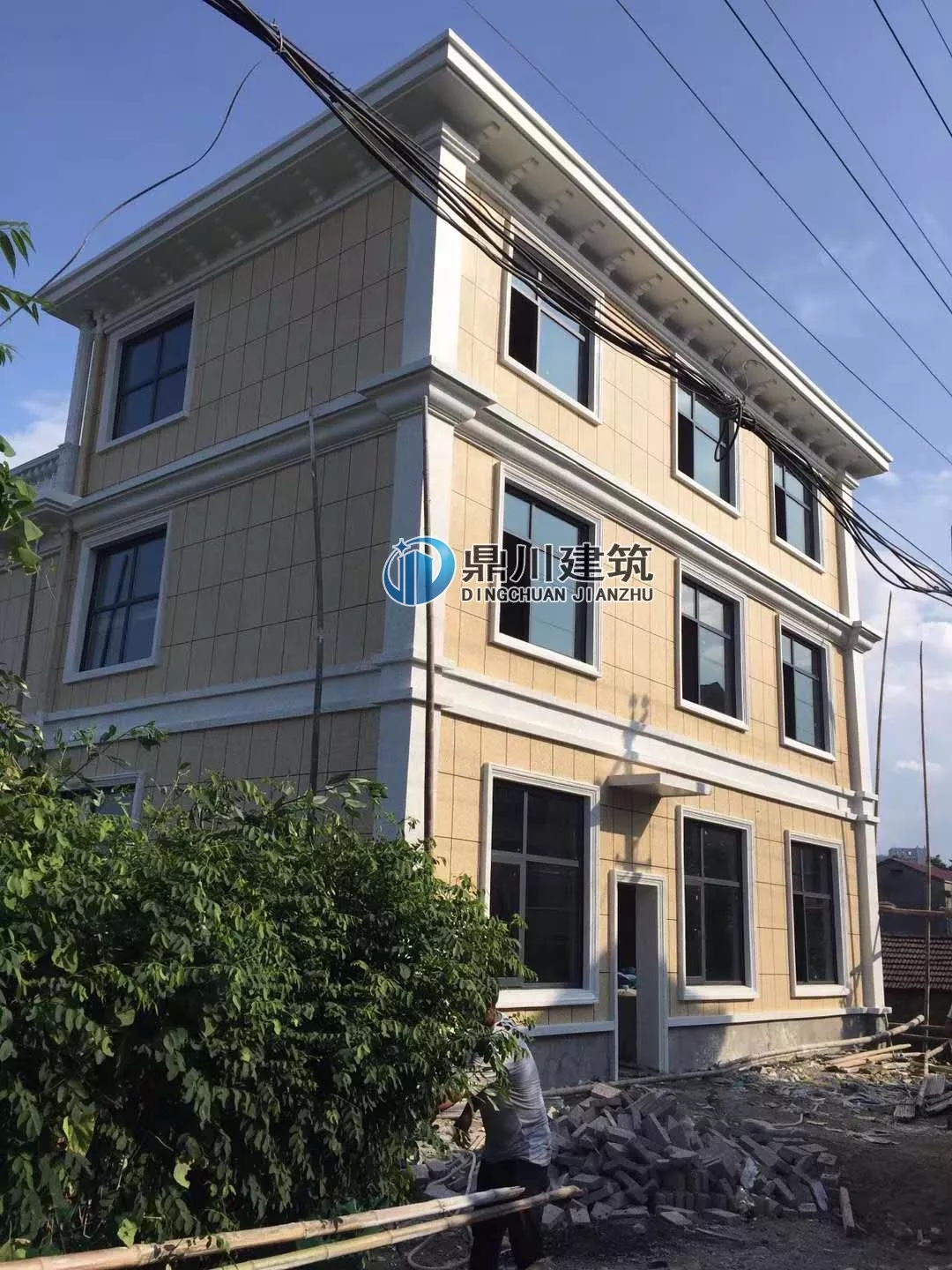 【案例】農村建房火爆的三層帶露臺簡歐小別墅，看了案例都想蓋！