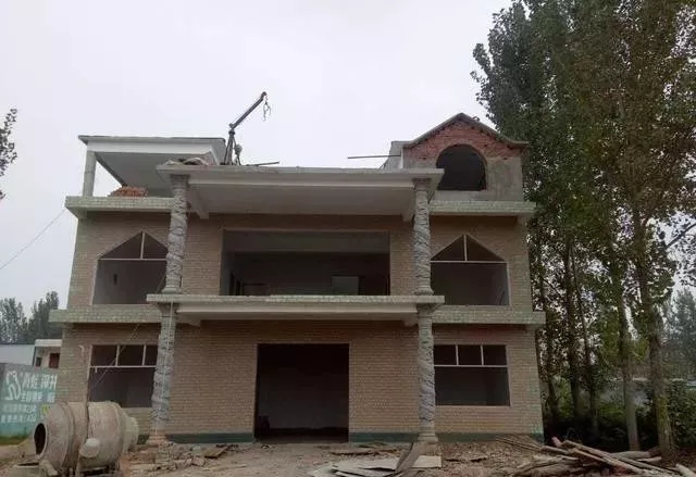 農村自建房巧用羅馬柱，讓房子高端大氣還不貴！