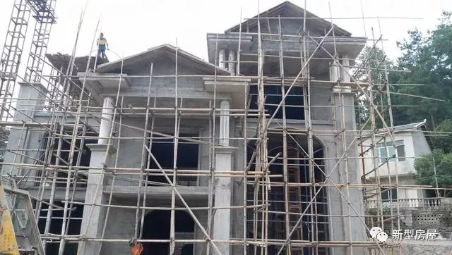 農村自建房巧用羅馬柱，讓房子高端大氣還不貴！