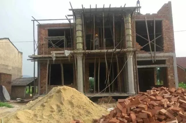 農村自建房巧用羅馬柱，讓房子高端大氣還不貴！