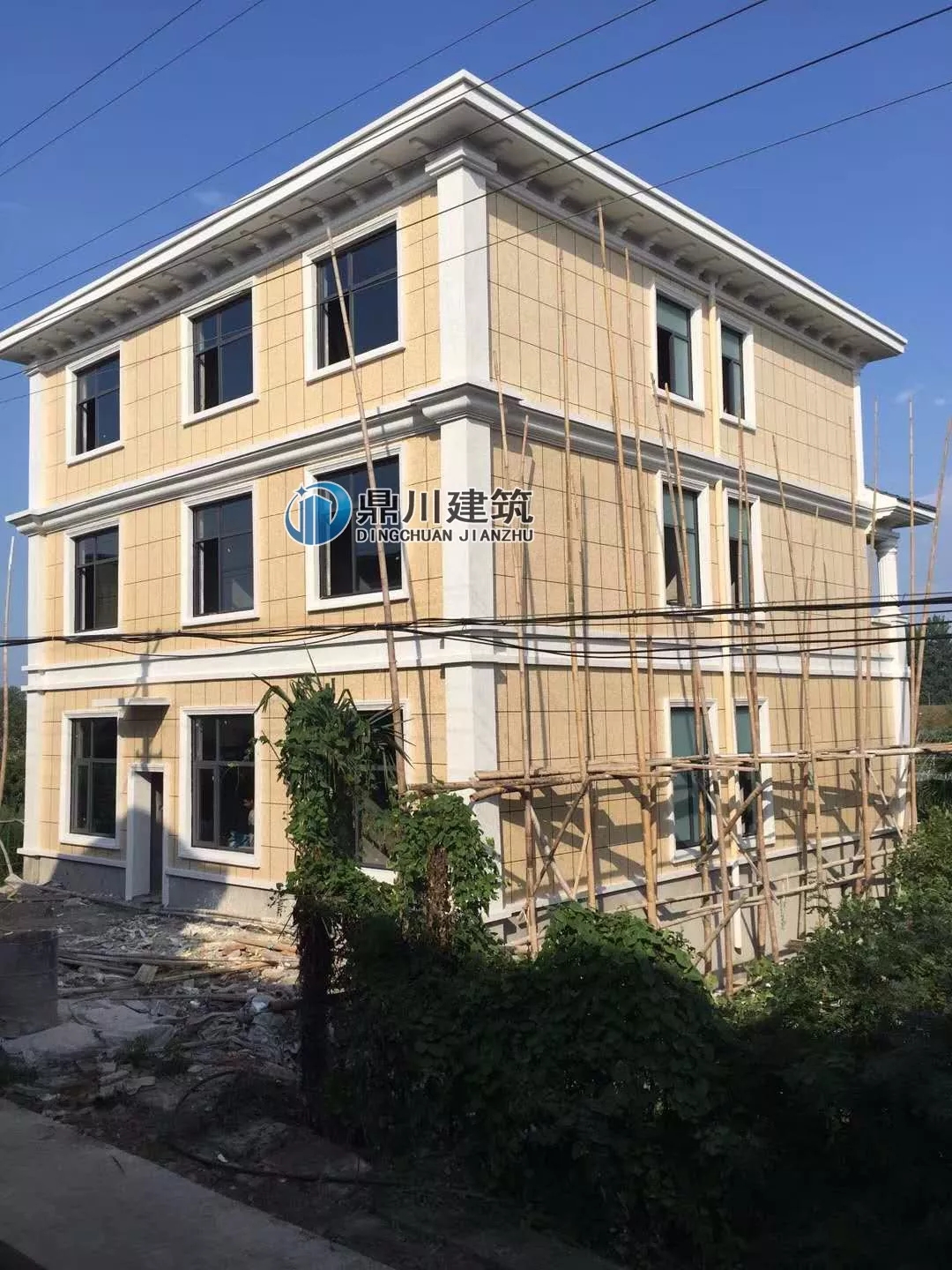 【案例】農村建房火爆的三層帶露臺簡歐小別墅，看了案例都想蓋！